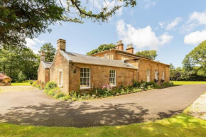 Luxury Scottish Manor house + jacuzzi + bbq cabin + helipad